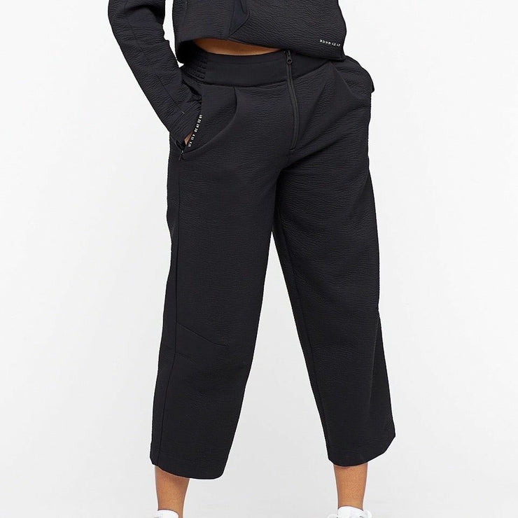Nike sales cropped trousers